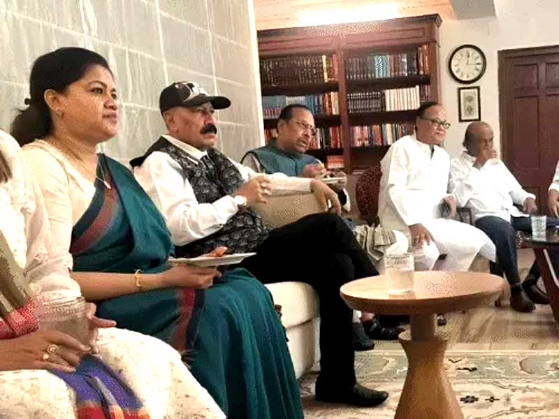 ममता के 20 सांसद भी TMC छोड़ सकते हैं:CM शुभेंदु के साथ भाजपा बंगाल प्रभारी से मिले Mamata's 20 MPs may also leave TMC: CM meets BJP Bengal in-charge with Shubhendu