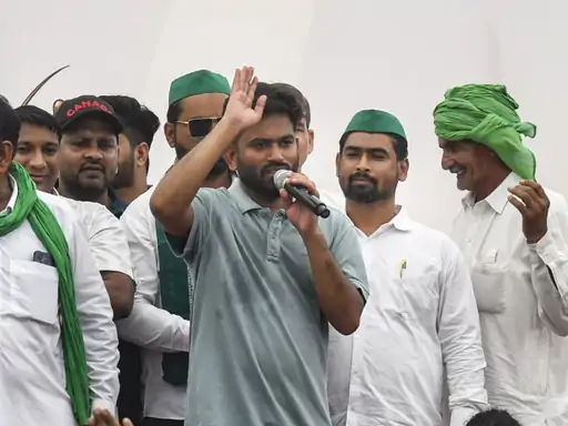 कॉकरोच पार्टी फाउंडर दीपके बोले- हम आतंकवादी नहीं Cockroach Party founder Deepak said, "We are not terrorists."