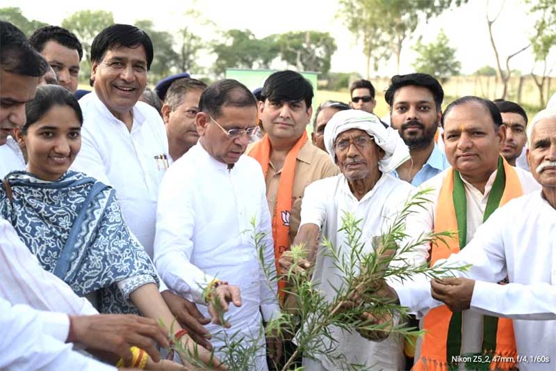मोदी सरकार के 12 वर्ष पूर्ण होने पर मंत्री राजेश नागर ने किया मंडल प्रवास Minister Rajesh Nagar undertook a tour of the *Mandal* to mark the completion of 12 years of the Modi government.