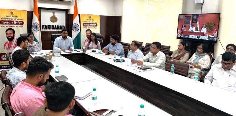निर्वाचन आयोग की सभी गतिविधियां समयबद्ध तरीके से पूरी करें अधिकारी : डीसी आयुष सिन्हा Officers should complete all the activities of the Election Commission in a timely manner: DC Ayush Sinha