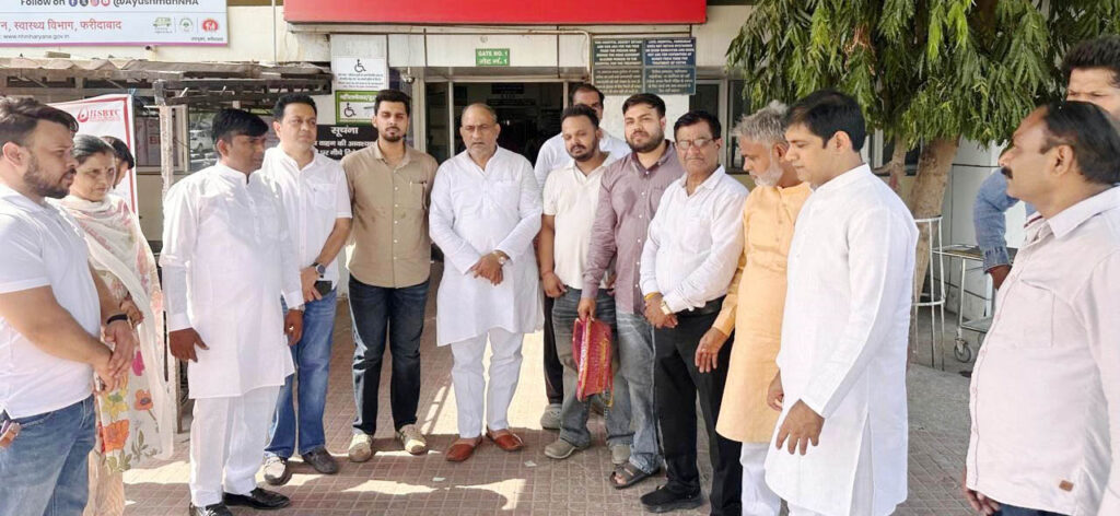 Rahul Gandhi's birthday was celebrated with great enthusiasm at the District Congress office.