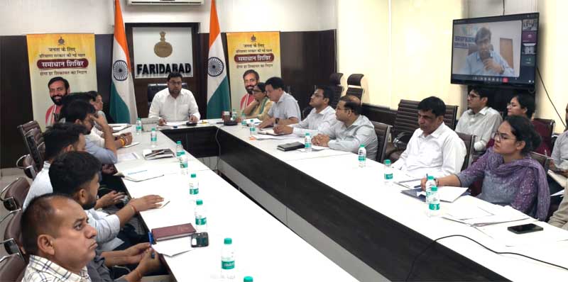 एसआईआर-2026 अभियान को मिशन मोड में करें पूरा, सभी अधिकारी प्रतिदिन करें समीक्षा : डीसी आयुष सिन्हा Complete the SIR-2026 campaign in mission mode; all officers must conduct daily reviews: DC Ayush Sinha.