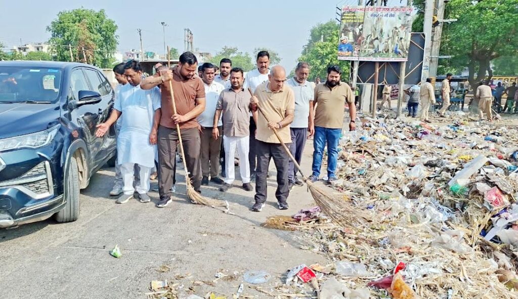 शहर को स्वच्छ एवं हराभरा रखना हम सभी की जिम्मेदारी : पं. मूलचंद शर्मा It is the responsibility of all of us to keep the city clean and green: Pt. Moolchand Sharma