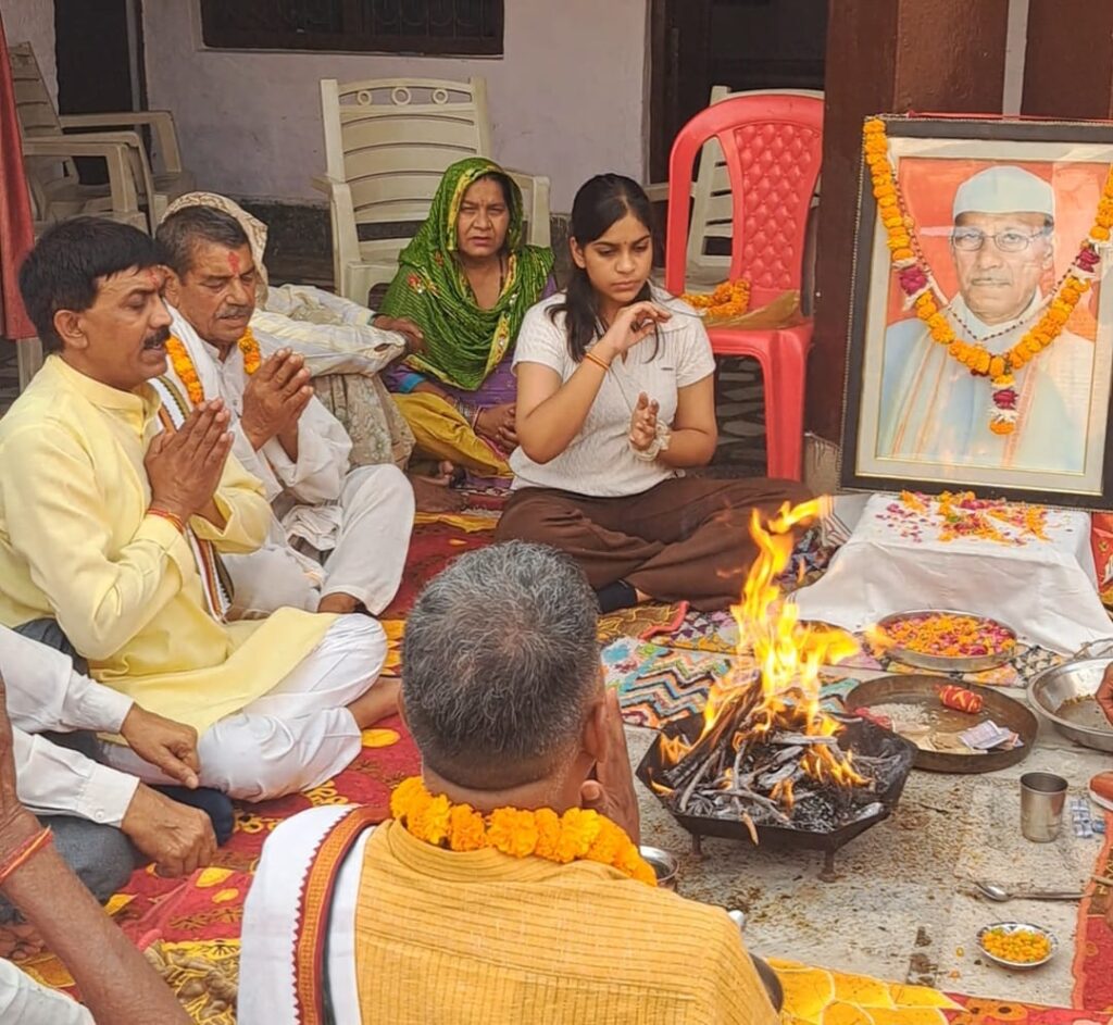 संत श्री स्वर्गीय पूरन लाल जी की आठवीं पुण्यतिथि पर हवन यज्ञ एवं विशाल स्वास्थ्य जांच शिविर आयोजित Havan Yajna and a grand health check-up camp organized on the eighth death anniversary of the late Saint Shri Puran Lal Ji.