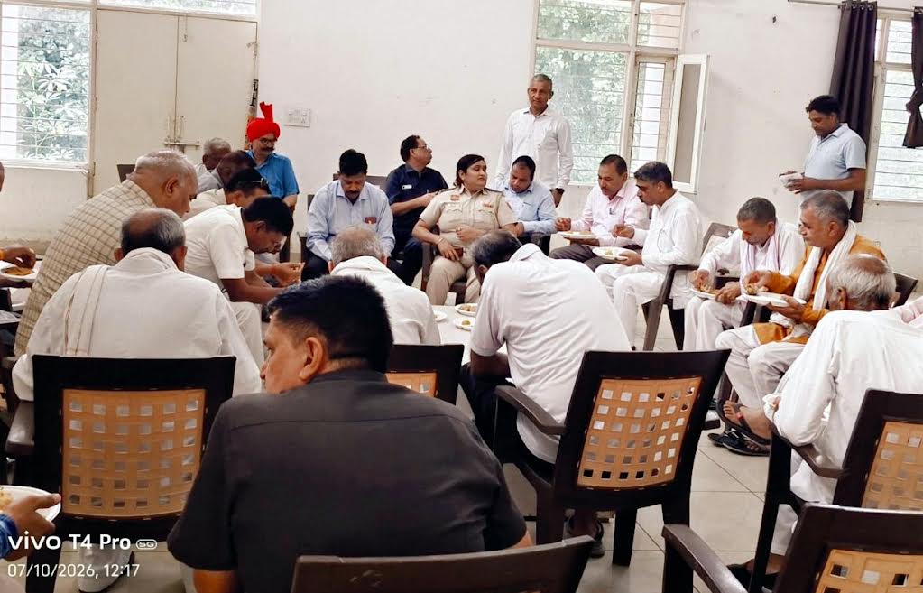 सेवानिवृत्त पुलिस अधिकारियों- कर्मचारियों के साथ संवाद गोष्ठी आयोजित Interactive session held with retired police officers and personnel.