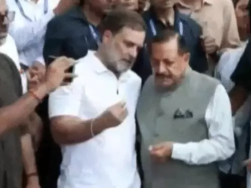 पीएम आवास के पास राहुल-प्रियंका का धरना:केंद्रीय मंत्री जितेंद्र सिंह राहुल से मिले Rahul and Priyanka stage a sit-in near the PM's residence; Union Minister Jitendra Singh meets Rahul.