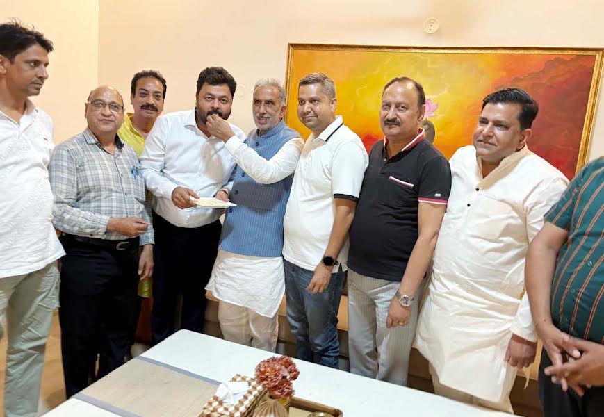 कृष्णपाल गुर्जर के प्रयासों से डीटीपी क्षेत्र के अधीन आने वाले हजारों प्लॉट धारकों को मिली बड़ी राहत Thousands of plot holders under the DTP area got a big relief due to the efforts of Krishan Pal Gurjar.