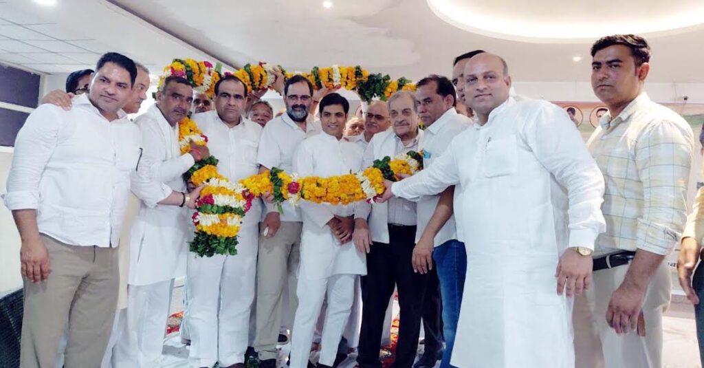 कांग्रेस की विचारधारा को जन-जन तक पहुंचाने का कार्य करे कार्यकर्ता : बृजेंद्र सिंह Party workers should take the Congress ideology to the masses: Brijendra Singh