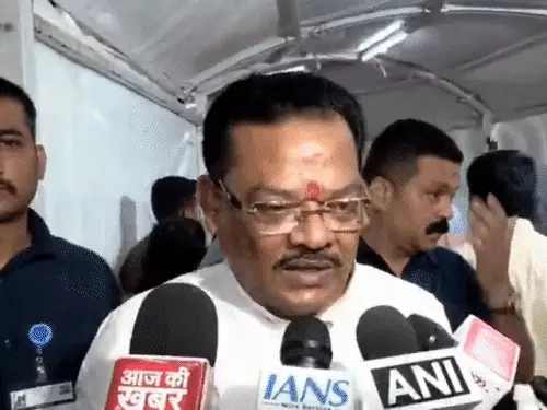 महाराष्ट्र के मंत्री बोले-कौन सा पेड़ गिरेगा कोई नहीं जानता Maharashtra minister says—no one knows which tree will fall.
