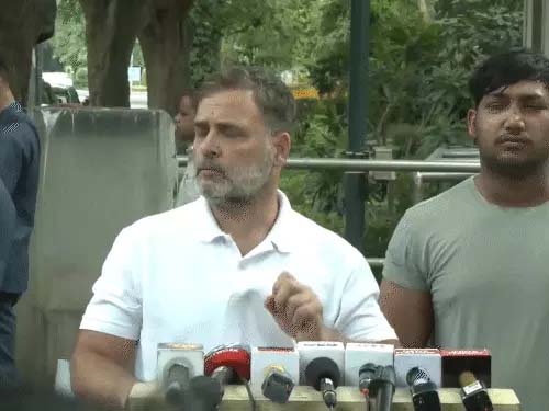 राहुल बोले- धर्मेंद्र प्रधान क्रिमिनल शिक्षा मंत्री, इस्तीफा दें Rahul said: Dharmendra Pradhan is a criminal Education Minister; he should resign.