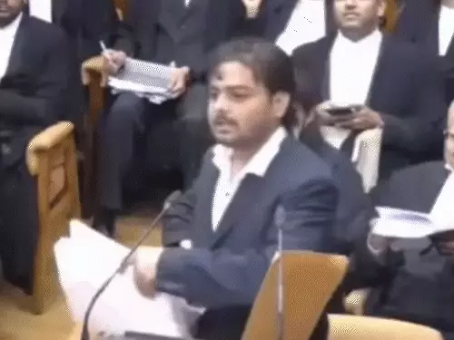 वकील ने CJI का नाम लेकर अपशब्द कहे:सुप्रीम कोर्ट में जजों को आदेश देने लगा Lawyer used abusive language while invoking the CJI's name; started issuing orders to judges in the Supreme Court.