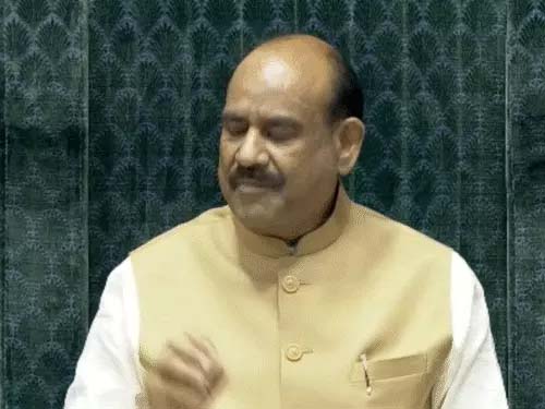 परीक्षा संशोधन बिल पर चर्चा शुरू नहीं, विपक्ष का हंगामा Discussion on the Exam Amendment Bill yet to begin; uproar by the opposition.