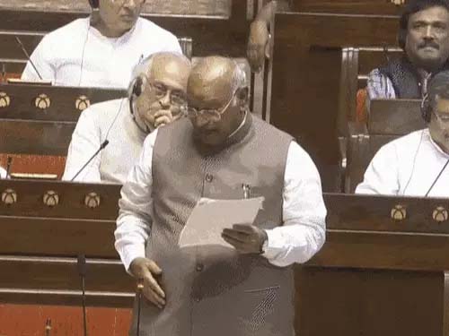 खड़गे बोले– शिक्षा संस्थानों में मनुस्मृति को मानने वाले बढ़े Kharge said—the number of those who subscribe to the Manusmriti has increased in educational institutions.