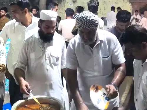 CJP प्रोटेस्ट में खाना खिलाने वाले जुनैद सुप्रीम कोर्ट पहुंचे:बोले- पुलिस ने 6 घंटे हिरासत में रखा Junaid, who provided food during the CJP protest, approaches the Supreme Court; says police detained him for 6 hours.