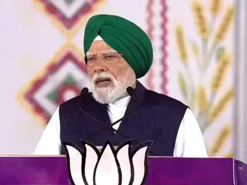 PM मोदी बोले- AAP सरकार कर्ज पर मौज कर रही PM Modi says AAP government is living it up on debt.