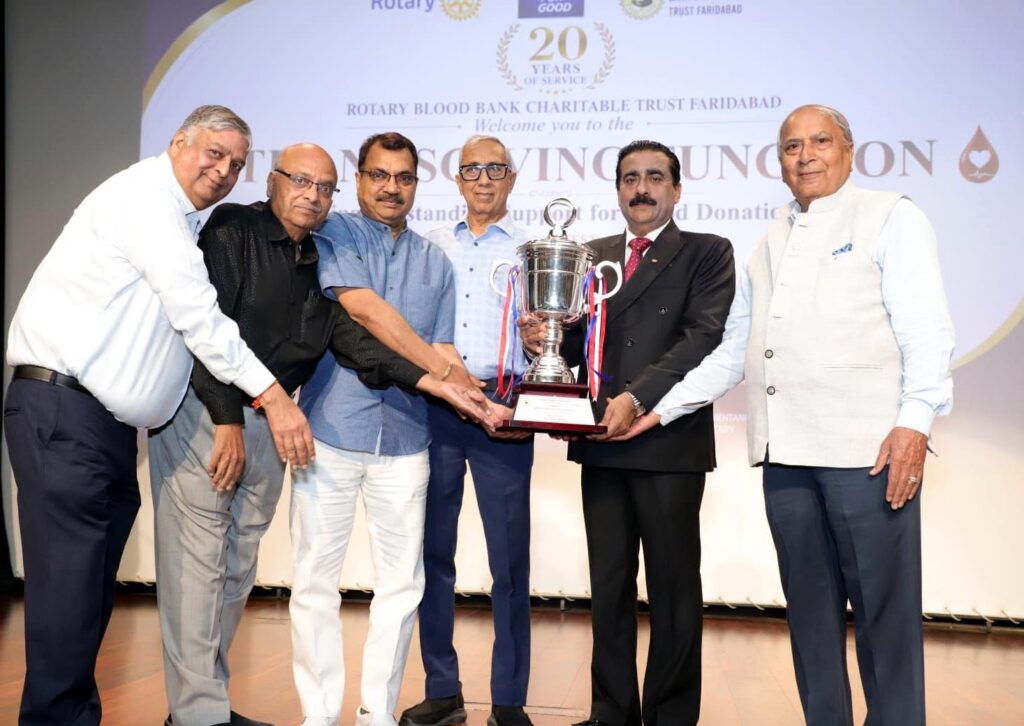 रक्तदान सेवा में उत्कृष्ट योगदान के लिए अग्रवाल कॉलेज, बल्लभगढ़ हुआ सम्मानित Aggarwal College, Ballabgarh, honored for outstanding contribution to blood donation services.