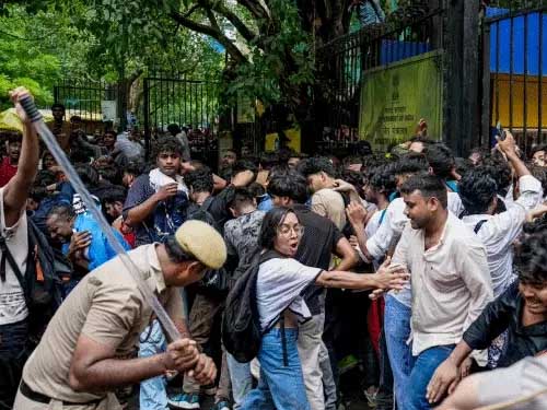 सुप्रीम कोर्ट बोला- नाबालिग प्रदर्शनकारियों को तुरंत रिहा करें Supreme Court says: Release minor protesters immediately.