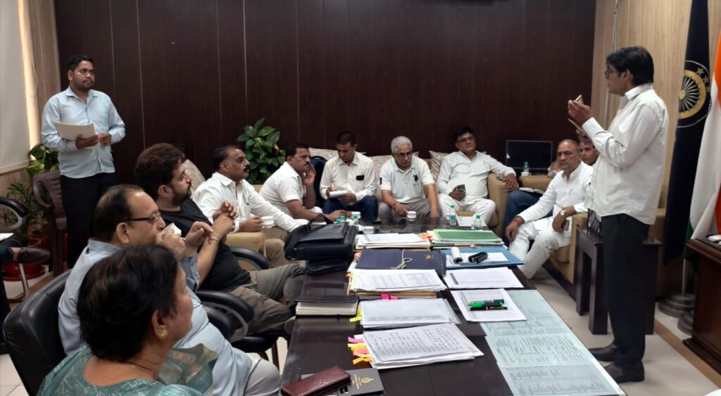 ADC held a meeting with representatives of political parties regarding the voter revision campaign.