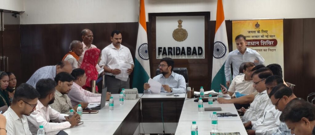 सीटीएम अंकित कुमार ने समाधान शिविर में प्राप्त शिकायतों के त्वरित निस्तारण के लिए संबंधित विभागों को दिए गए निर्देश CTM Ankit Kumar issued instructions to the concerned departments for the prompt resolution of complaints received at the grievance redressal camp.