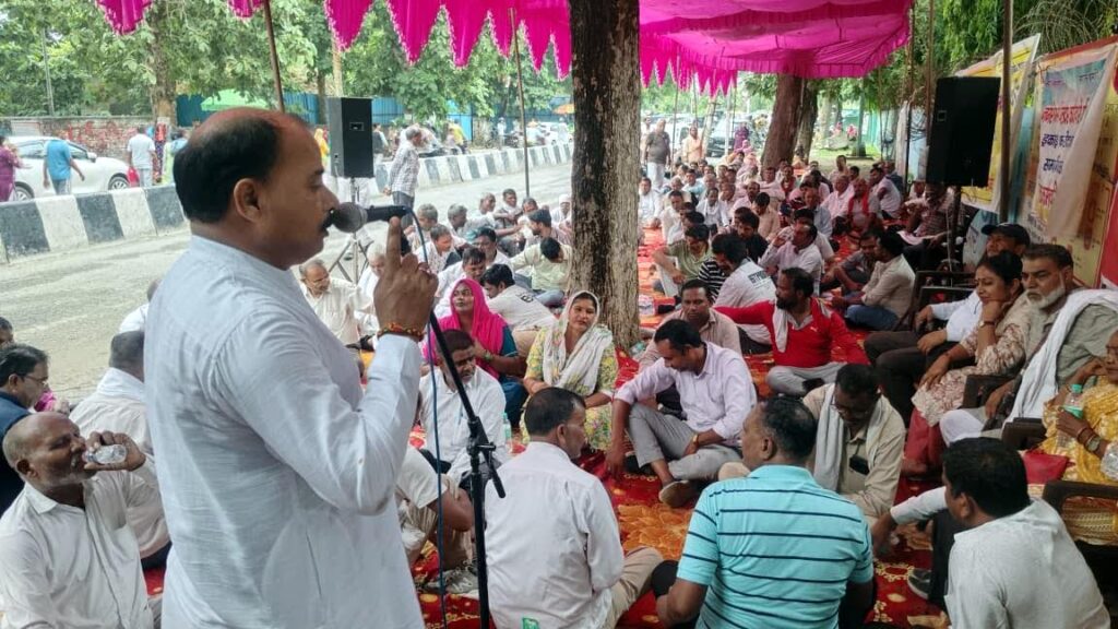 The 'tools-down' strike will continue until the guilty councilors are arrested.