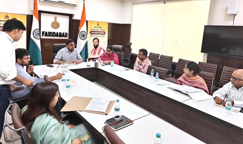 पेंडिंग एवं री-ओपन मामलों को गंभीरता से लें अधिकारी : डीसी आयुष सिन्हा Officials must treat pending and re-opened cases seriously: DC Ayush Sinha