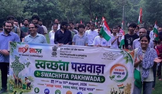 स्वच्छता और देशभक्ति के संदेश के साथ सेक्टर-11 से निकली भव्य तिरंगा यात्रा A grand Tiranga Yatra (Tricolour procession) set out from Sector-11, carrying messages of cleanliness and patriotism.