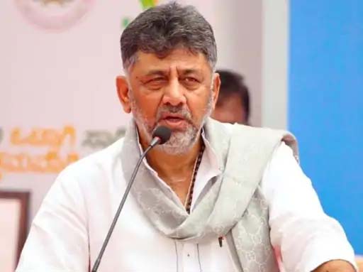 शिवकुमार बोले-कर्नाटक में वंदेमातरम के 2 पैरे ही गाए जाएंगे:हम पार्टी के फैसले के साथ Shivakumar said—only two stanzas of Vande Mataram will be sung in Karnataka; we stand by the party's decision.