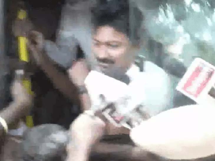 तमिलनाडु के नेता प्रतिपक्ष उदयनिधि स्टालिन पूछताछ के बाद रिहा Tamil Nadu opposition leader Udhayanidhi Stalin released after questioning