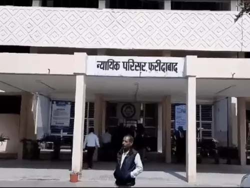 फरीदाबाद में मारपीट केस के 3 आरोपी बरी:झूठी गवाही देने देने पर कोर्ट ने दिया नोटिस 3 accused acquitted in Faridabad assault case; court issues notice for giving false testimony.
