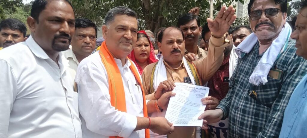 Corporation employees submitted a memorandum to the MLA and gave an assurance that the strike would be called off.