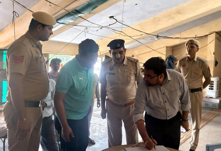 ईवीएम-वीवीपैट वेयरहाउस की सुरक्षा में कोई ढिलाई नहीं : आयुष सिन्हा No laxity in the security of EVM-VVPAT warehouses: Ayush Sinha