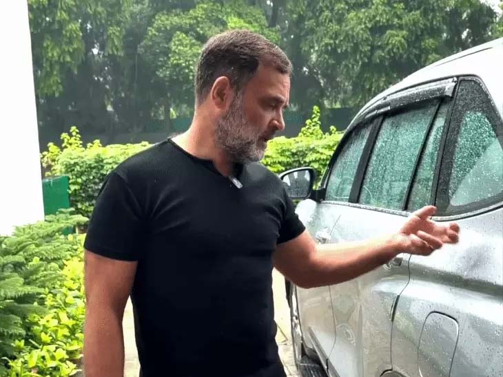 राहुल ने कार की पेट्रोल टंकी खोली,E20 पर सवाल उठाए Rahul opened the car's fuel tank and raised questions about E20.