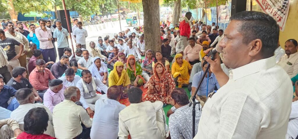 Government must resolve the sanitation and sewer workers' strike, which has been ongoing for 14 days: Naresh Shastri
