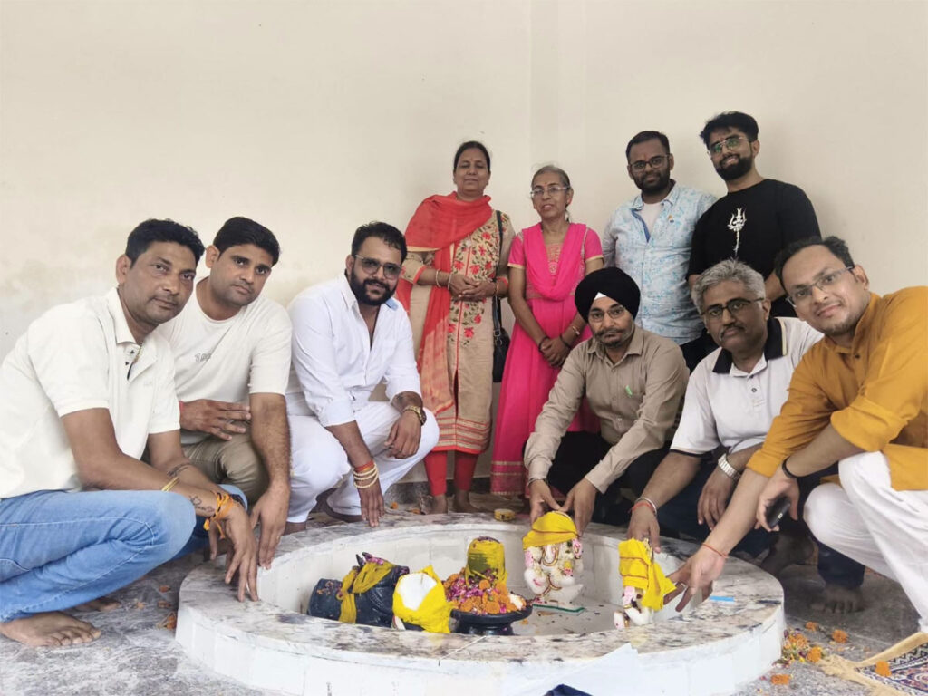 पंचमुखी श्री हनुमान जी एवं शिव परिवार की मूर्ति प्राण-प्रतिष्ठा पश्चात भव्य विशाल भंडारा संपन्न पंचमुखी श्री हनुमान जी एवं शिव परिवार की मूर्ति प्राण-प्रतिष्ठा पश्चात भव्य विशाल भंडारा संपन्न