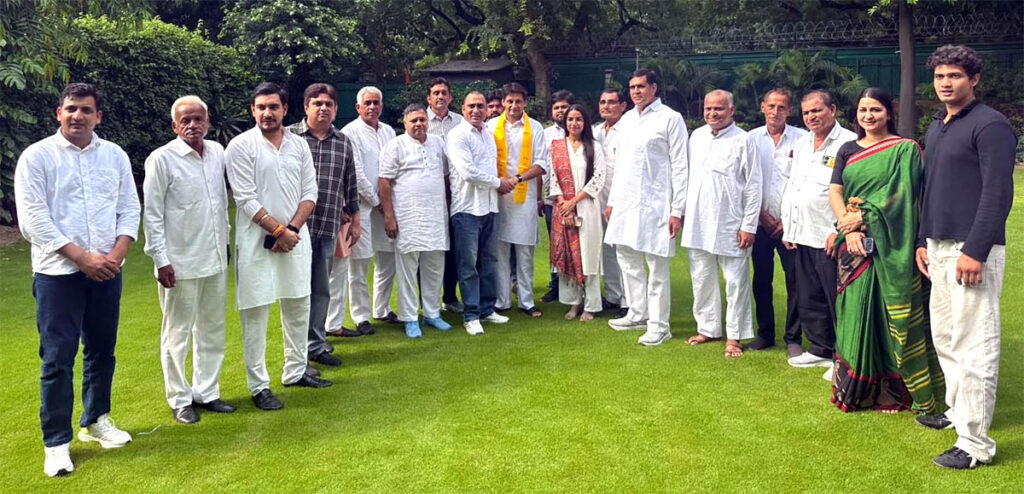 बूथ स्तर तक कांग्रेस को मजबूत करें नवनियुक्त ब्लॉक अध्यक्ष : दीपेंद्र हुड्डा बूथ स्तर तक कांग्रेस को मजबूत करें नवनियुक्त ब्लॉक अध्यक्ष : दीपेंद्र हुड्डा