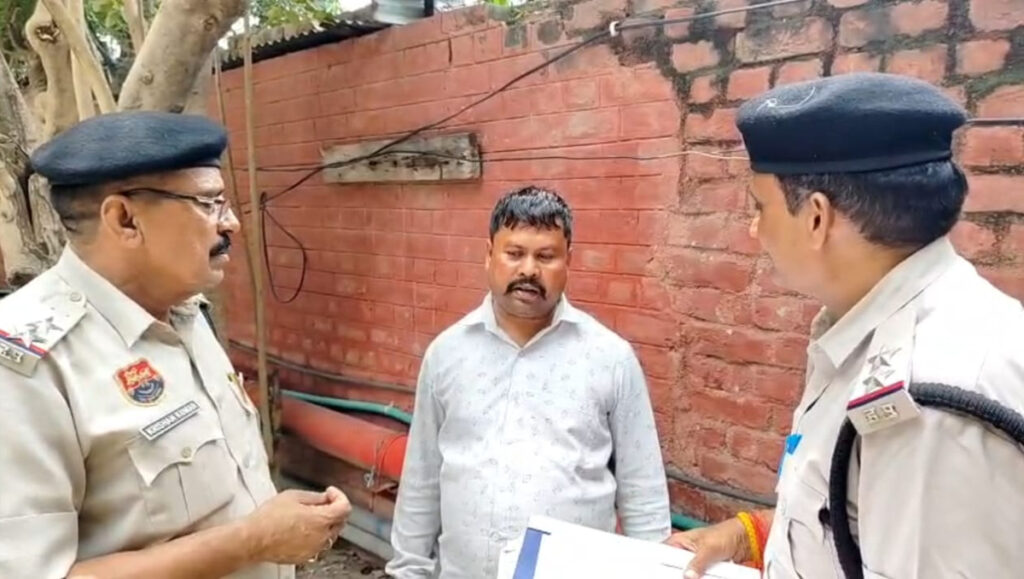 रेलवे पुलिस रेवाड़ी की अपराधियों पर त्वरित कार्यवाही: डीएसपी राजेश चेची रेलवे पुलिस रेवाड़ी की अपराधियों पर त्वरित कार्यवाही: डीएसपी राजेश चेची