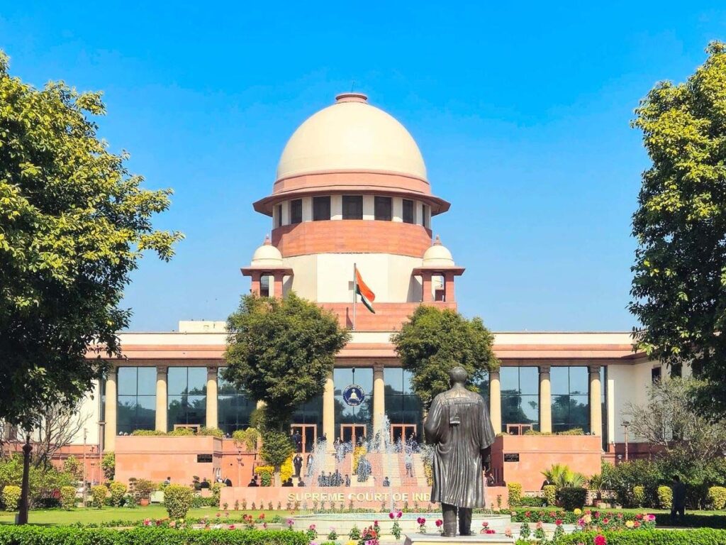 SC बोला-लॉ स्टूडेंट्स पर बार काउंसिल एक्शन नहीं ले सकता SC rules: Bar Council cannot take action against law students.