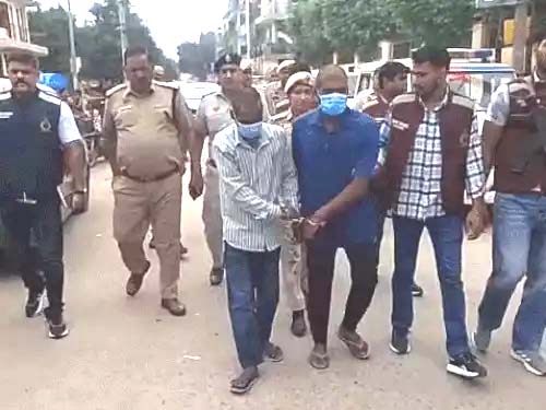 फरीदाबाद पुलिस ने बदमाशों का सिर मुंडवाकर कराई परेड:महिला से दोस्ती के शक में युवक पर हमला Faridabad Police parade miscreants with heads shaved; youth attacked over suspicion of friendship with a woman.