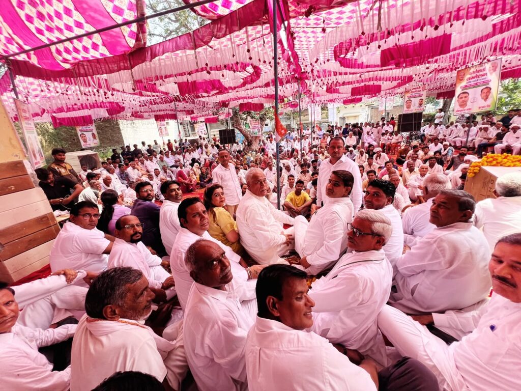 पलवल: रसूलपुर शिव मंदिर पर बड़ौली ब्लॉक कांग्रेस का कार्यकर्ता सम्मेलन, पूर्व मंत्री करन सिंह दलाल ने भाजपा पर साधा निशाना Palwal: Baroli Block Congress holds workers' conference at Rasulpur Shiva Temple; former minister Karan Singh Dalal targets the BJP.