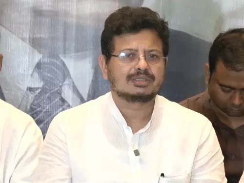 TMC सिंबल विवाद-EC ने बागी गुट से और दस्तावेज मांगे:दो सीटों पर उपचुनाव TMC symbol dispute: EC seeks further documents from the rebel faction; by-elections for two seats.