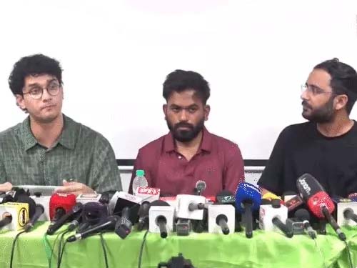 कॉकरोच पार्टी बोली-मुख्य चुनाव आयुक्त 48 घंटे में इस्तीफा दें:वरना देशभर में आंदोलन करेंगे 'Cockroach Party' demands Chief Election Commissioner resign within 48 hours; threatens nationwide agitation otherwise.