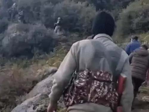 जम्मू-कश्मीर के डोडा में पाकिस्तानी आतंकी का सड़ा शव बरामद:M4 राइफल भी मिली Decomposed body of Pakistani terrorist recovered in Doda, Jammu & Kashmir; M4 rifle also found.