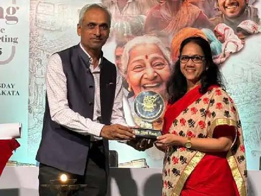 दैनिक भास्कर की एडिटर दीप्ती राउत को ‘द स्टेट्समैन अवॉर्ड’ Dainik Bhaskar Editor Deepti Raut receives ‘The Statesman Award’