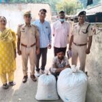 The GRP apprehended a young man and a minor with 30 kg of poppy husk during a check.