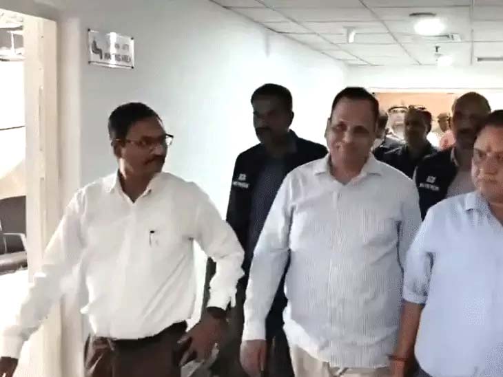 दिल्ली जल बोर्ड केस में सत्येंद्र जैन को जमानत:दो-दो लाख रुपए के बॉन्ड और दो जमानतदार देने होंगे Bail for Satyendar Jain in Delhi Jal Board case: Must furnish a bond of ₹2 lakh and two sureties.