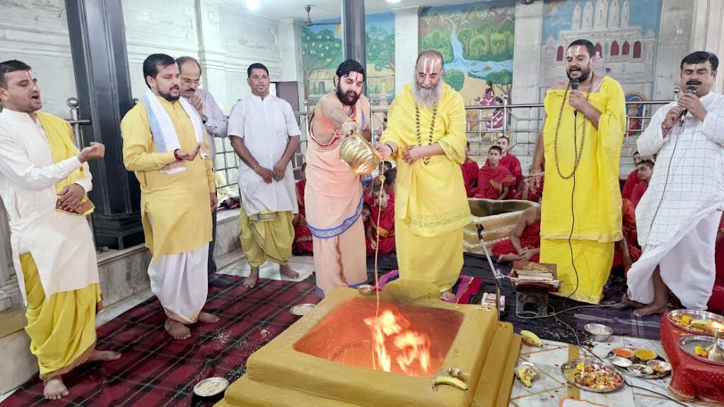 श्री सिद्धदाता आश्रम में ‘सेवा संकल्प अभियान’ के तहत हवन-यज्ञ Havan-sacrifice under 'Seva Sankalp Abhiyan' at Shri Siddhadata Ashram