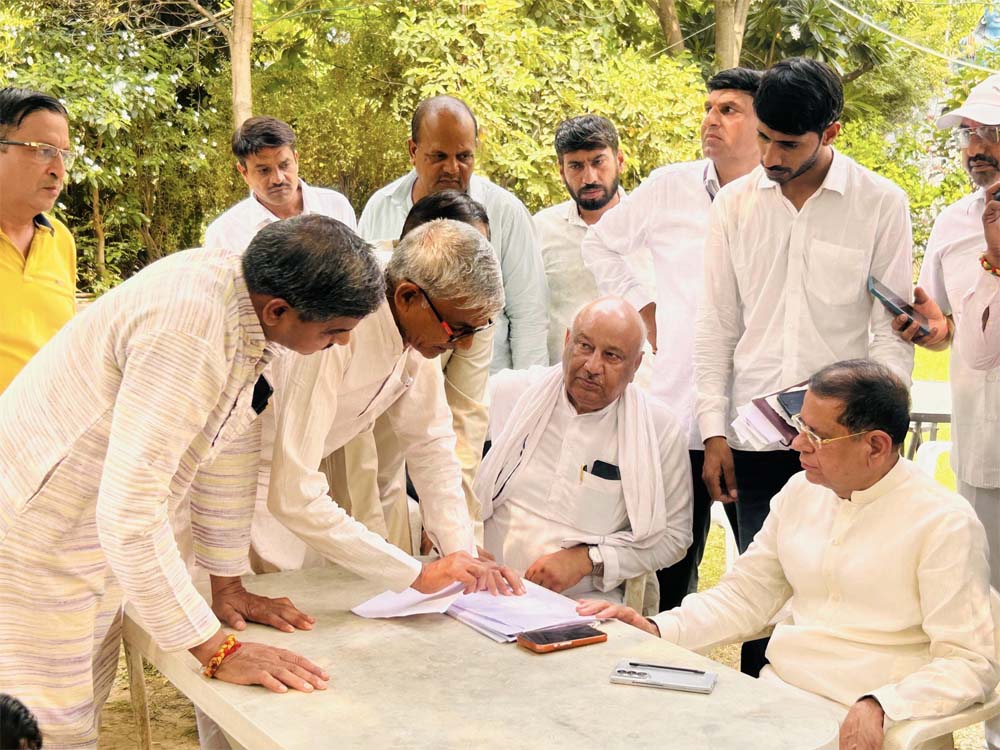 हरियाणा सरकार में मंत्री राजेश नागर के निवास पर रविवार को साप्ताहिक खुले दरबार का आयोजन A weekly open-house meeting was held on Sunday at the residence of Haryana government minister Rajesh Nagar.