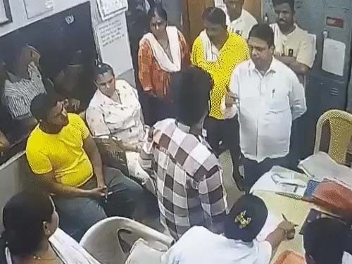 डॉक्टर को मारने वाले शिवसेना पार्षद की जमानत पर सुनवाई Hearing on the bail plea of the Shiv Sena corporator who assaulted a doctor.