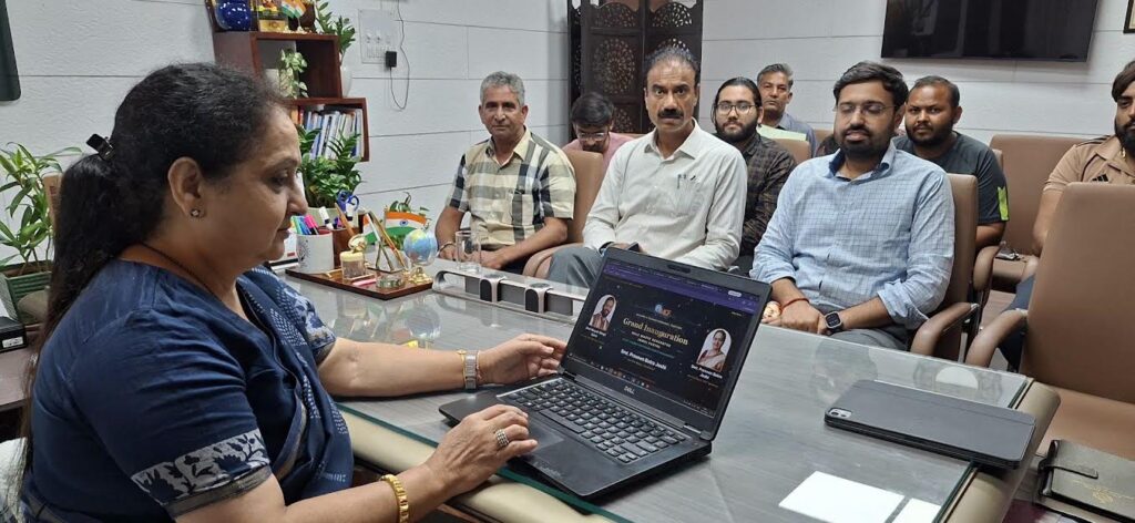 Mayor Praveen Batra launched the bulk waste generator self-registration portal.