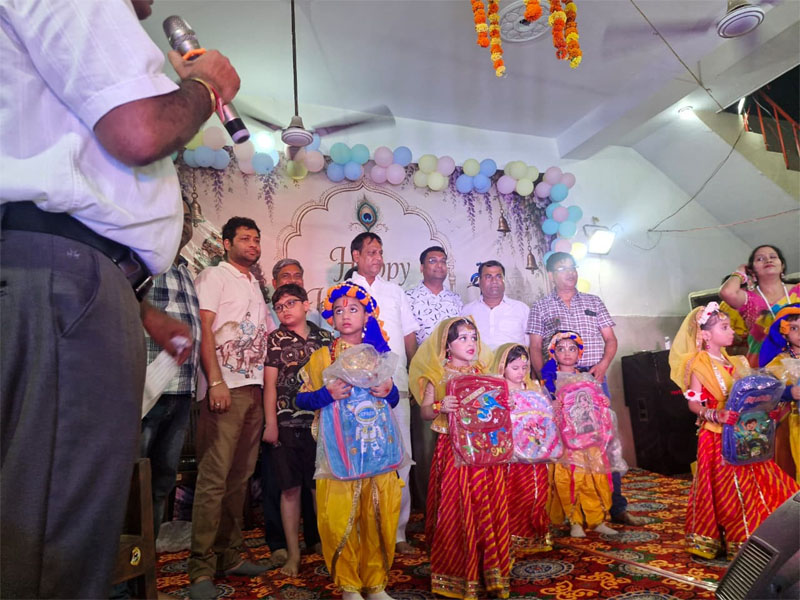 जन्माष्टमी पर सजे मंदिर, सांस्कृतिक कार्यक्रमों ने बांधा समां जन्माष्टमी पर सजे मंदिर, सांस्कृतिक कार्यक्रमों ने बांधा समां
